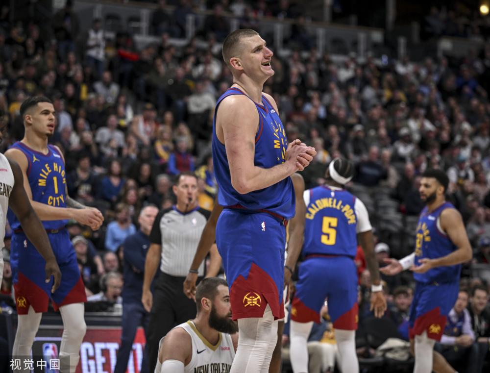 队在激烈竞 队在激烈竞